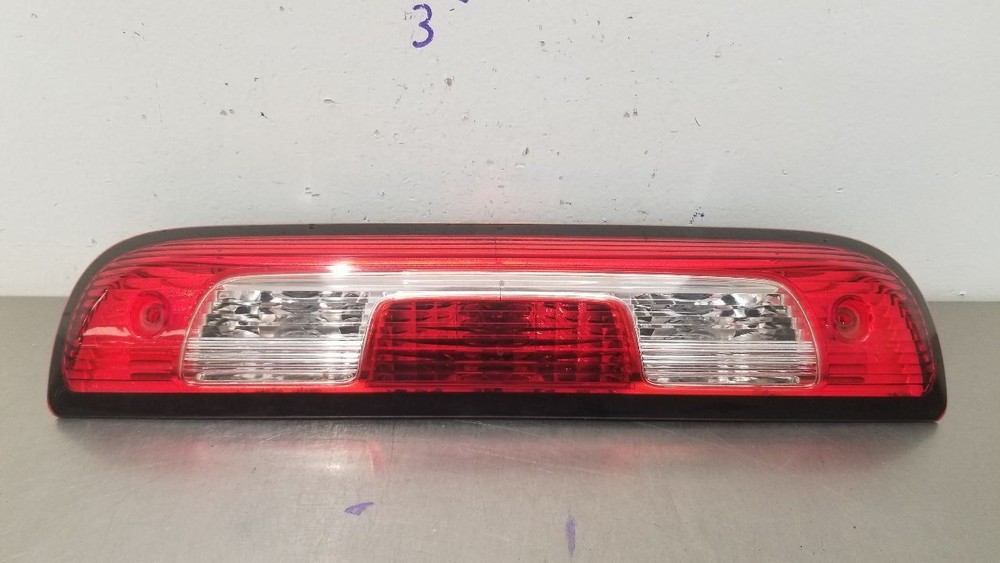 16 CHEVY SILVERADO 2500 HIGH MOUNTED STOP LIGHT