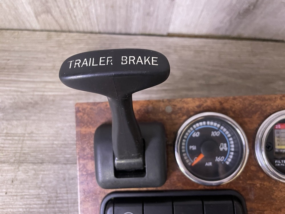 FREIGHTLINER CASCADIA SWITCH GAUGE PANEL OEM