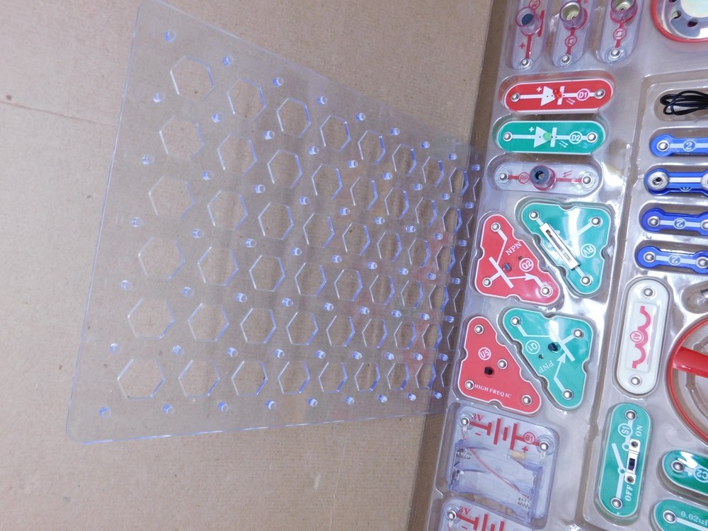 Elenco Electronic Snap Circuits Kit, SC-300, complete, 2007