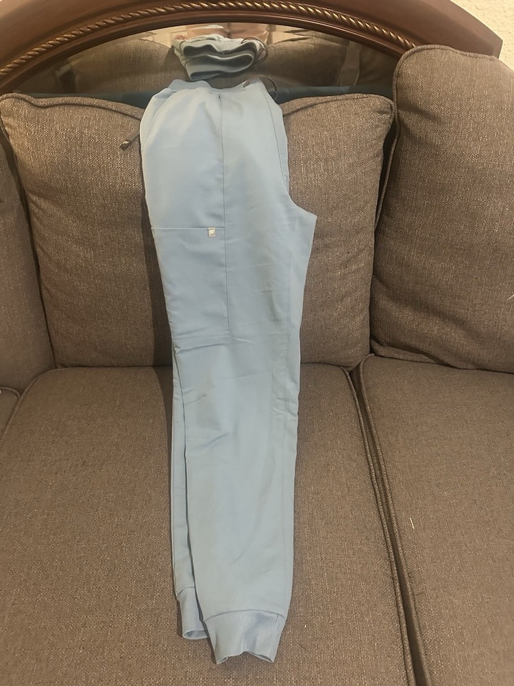 Fabletics Women’s scrub Sets Size Small/Short