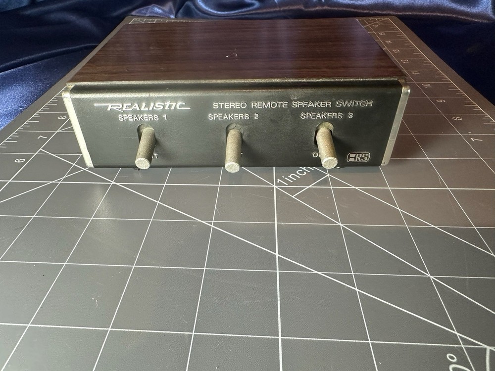 Realistic Stereo Remote Speaker Switch 40-125A Simulated Walnut Grain Finish