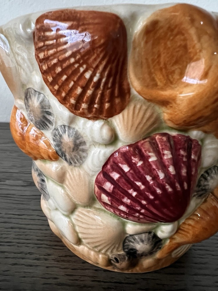 Sylvac Seashell Vase Ceramic Pottery Made England #4157 Raised Design 6.25" tall