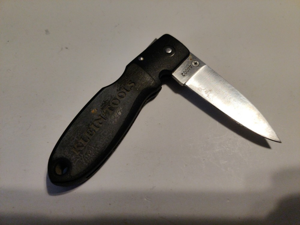 Klein Tools 44002 Lightweight Lockback Knife with Nylon Resin Handle d