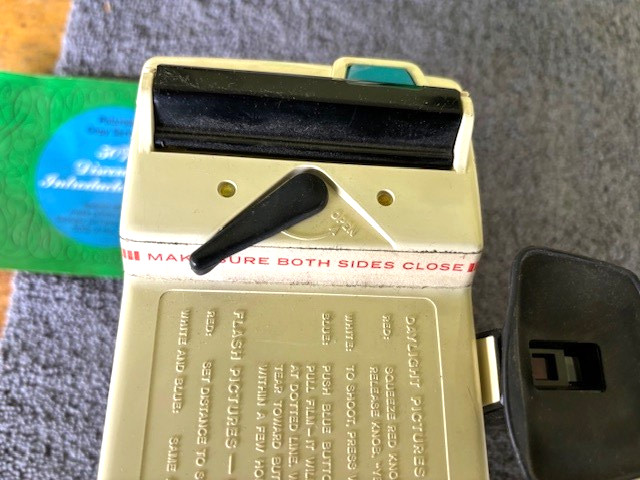 Vintage POLAROID Land Camera Model 20 - The Swinger Original Box Untested