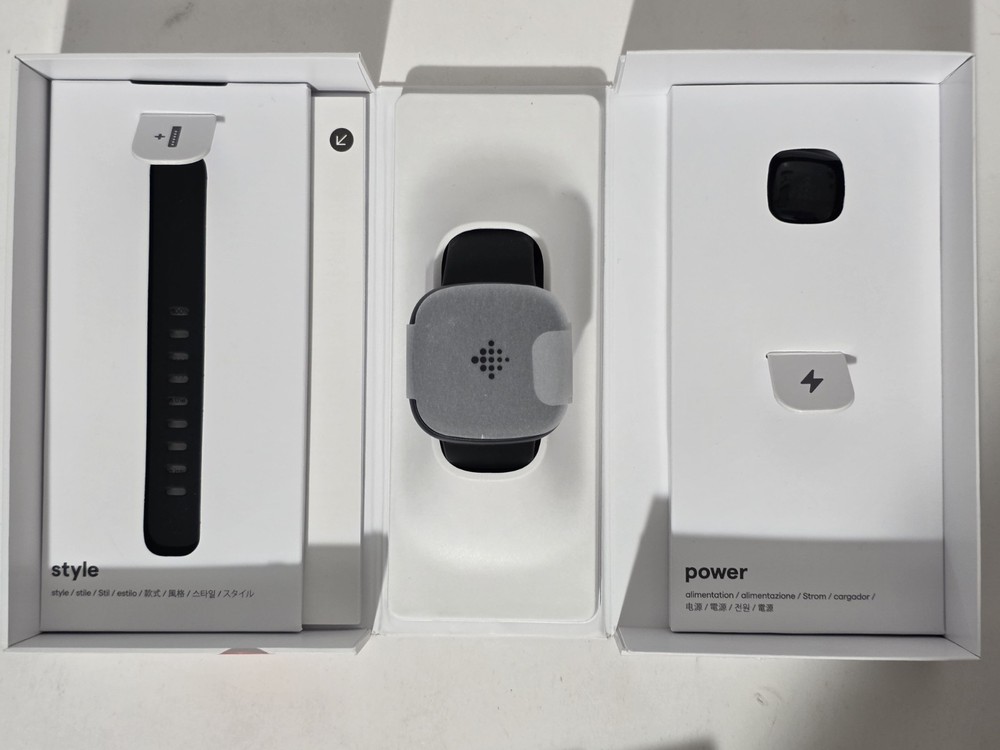Fitbit Versa 4 - Black Infinity