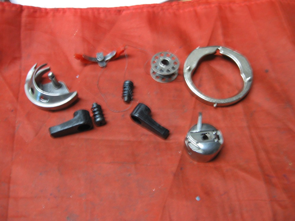 HILTON 303 Sewing Machine Parts Bobbin Case Cap Race Hook