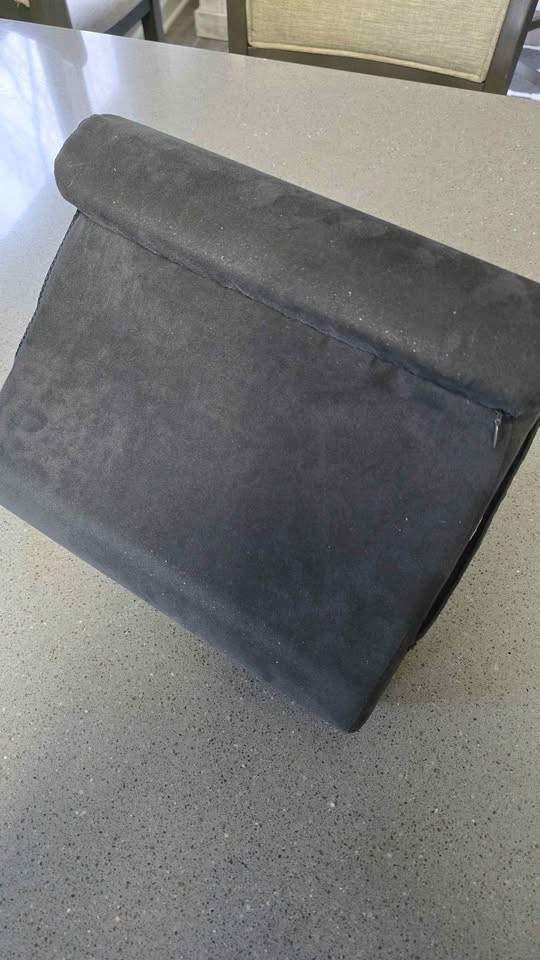 pillow pad for tablet or phone, black