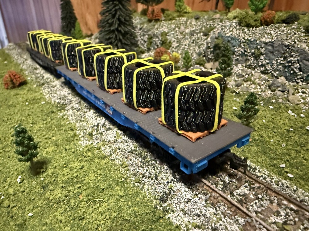 1:87 HO Scale WA900 Tire Load/decor