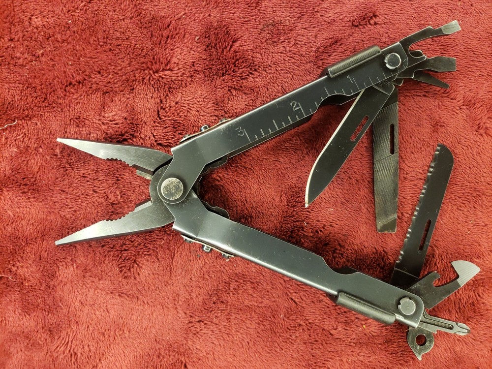🔪🔪 Gerber Multi Tool Black Needlenose MP600
