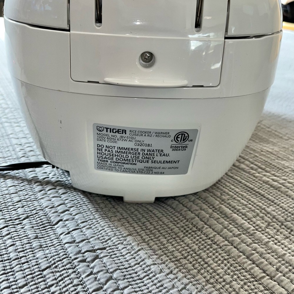 Tiger JBV-S10U 5.5 Cup Microcomputer Rice Cooker White Multi-Menu