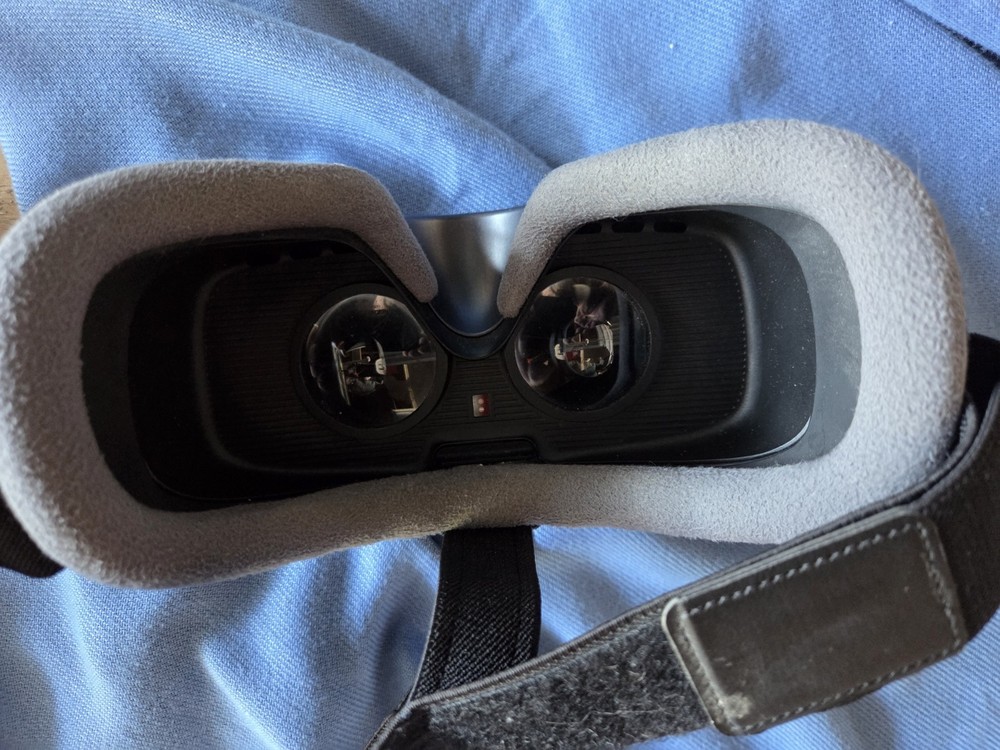 Samsung Gear VR SM-R325 Oculus with Controller
