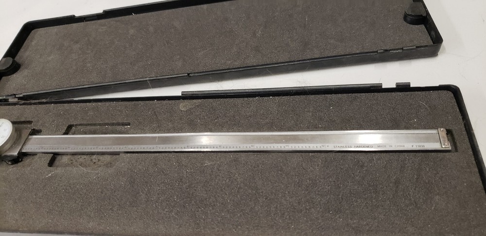 2-Piece Imported 0 -12" Electronic & Dial Calipers in Boxes. Both Working.