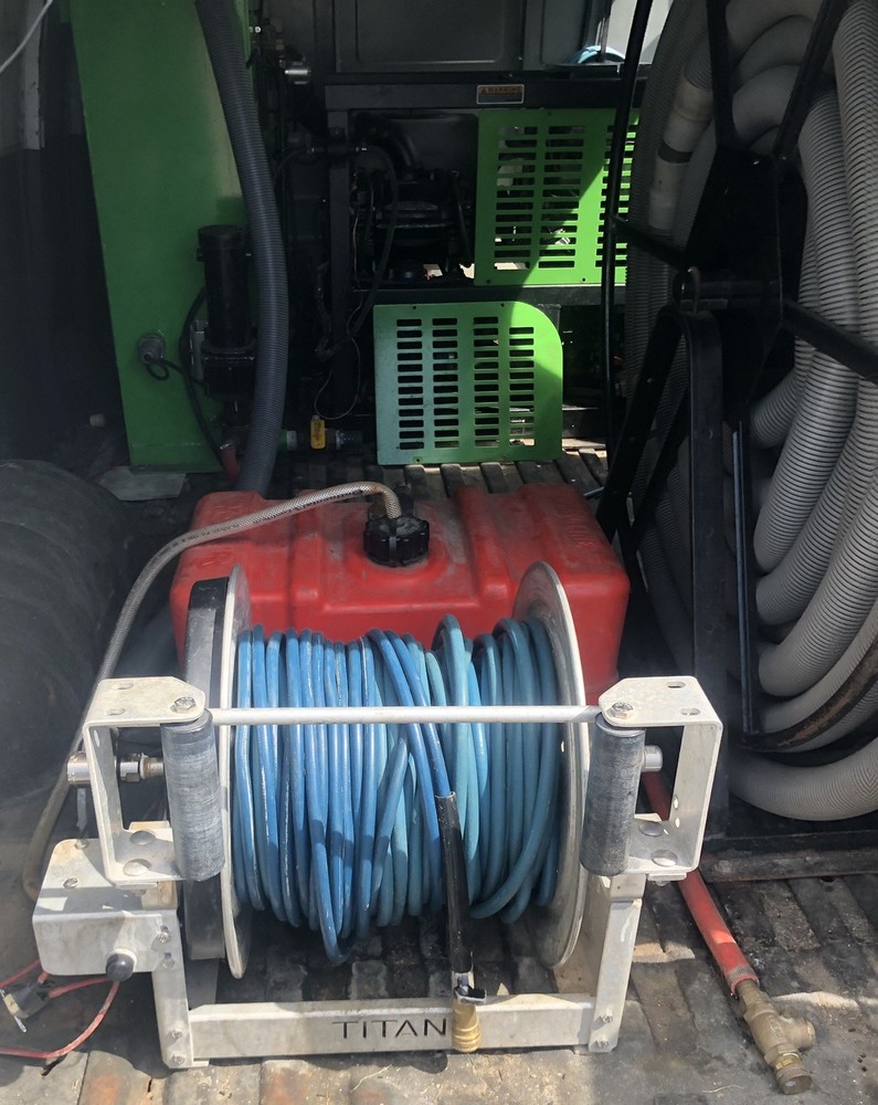 Carpet cleaning van with hydromaster 318