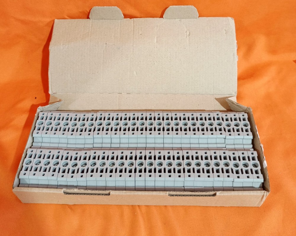 Lot Of 50 Phoenix Contact