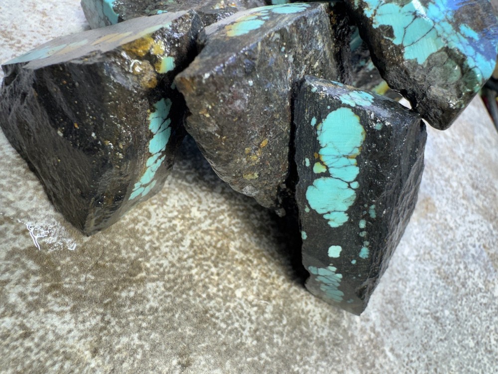 Stabilized hubei turquoise rough nice color and pattern