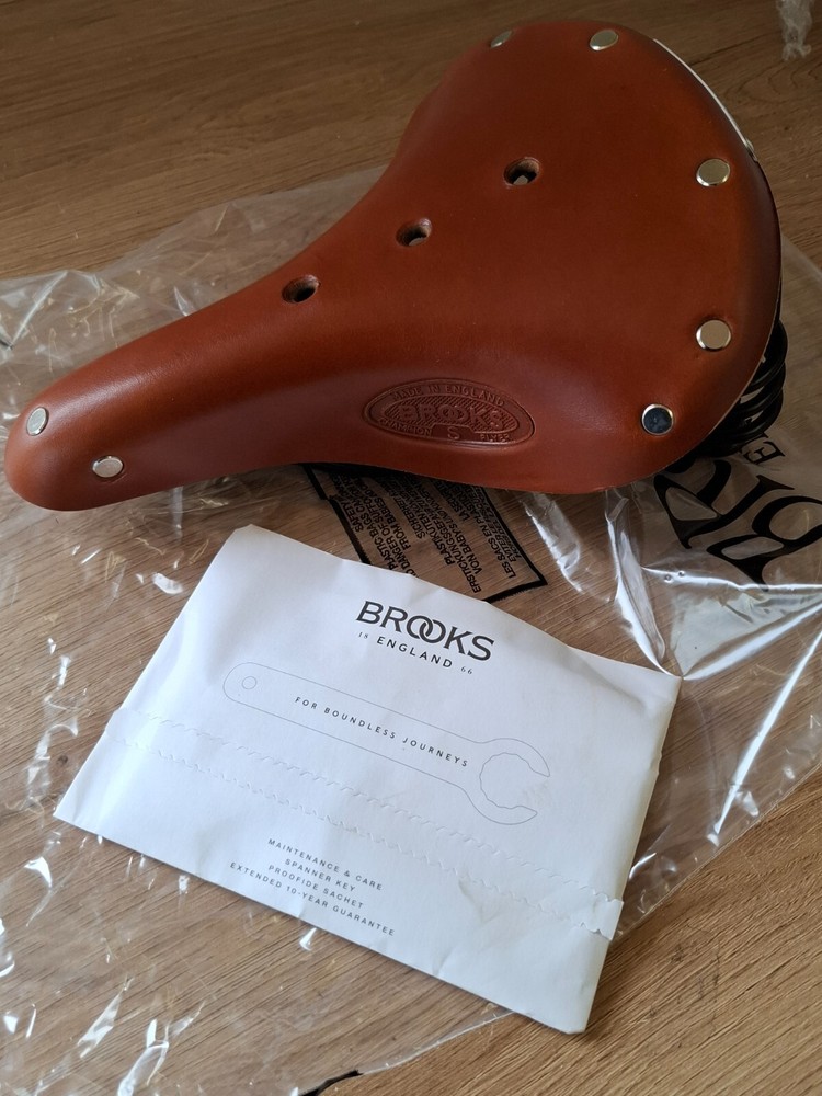 Brooks Flyer Saddle S – Classic Leather Sprung Saddle – NEW