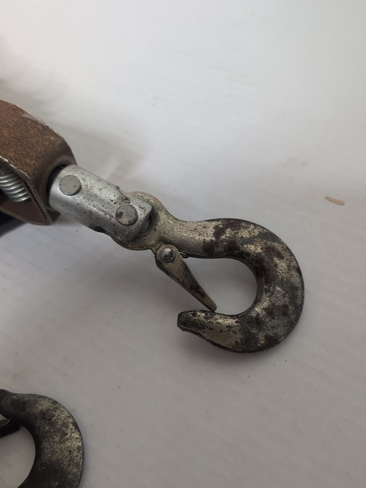 Mini Hand Puller Heavy Duty Winch Pull Hoist Come Along Cable 2 Hooks