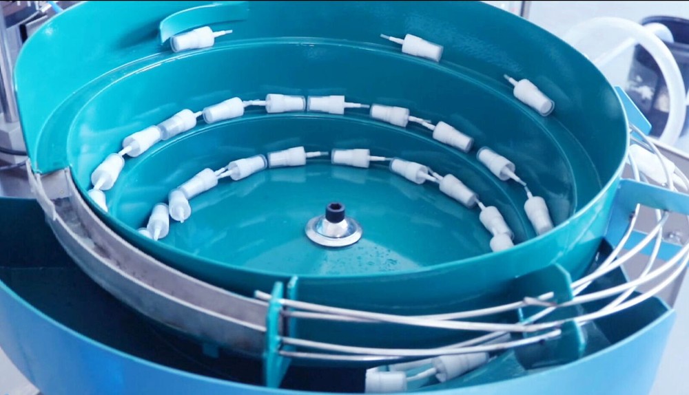 Caps Feeder Cap Sorting Conveyor For Automatic Bottle Capping Screw Lock Machine