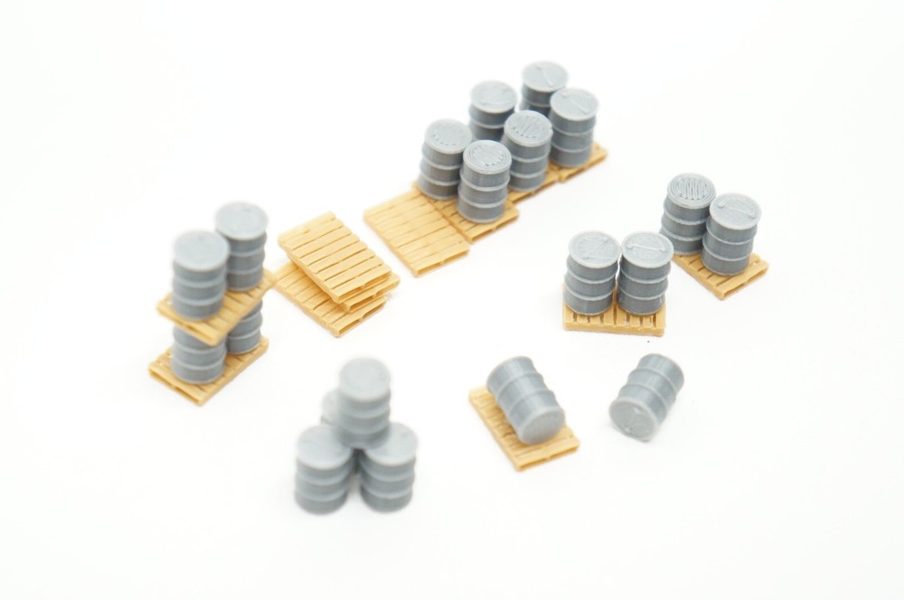 HO Scale Pallets & Drums - 20 Silver Drums & 12 Pallettes - Loading Dock