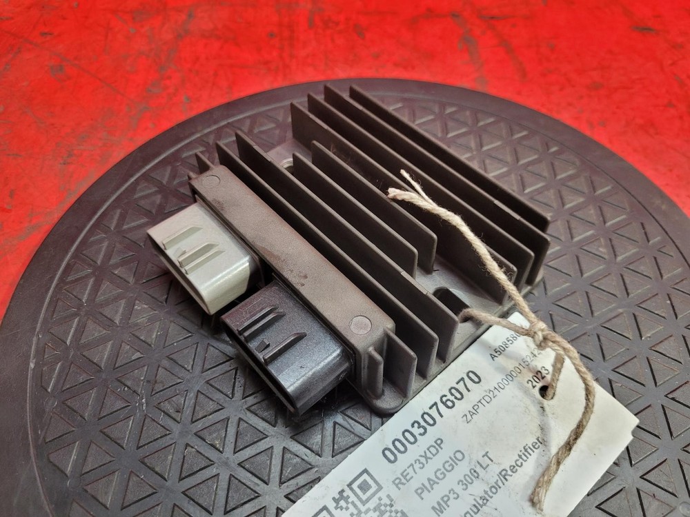 PIAGGIO MP3 300 REGULATOR RECTIFIER 2023