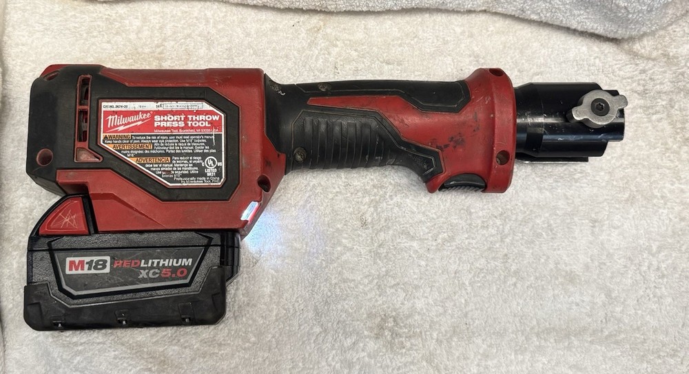Milwaukee Short Throw Press Tool (2674-20)