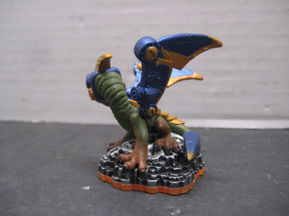 Skylanders Video Game Characters "Jet-Vac" Wind Element & "Drobot" Tech Element