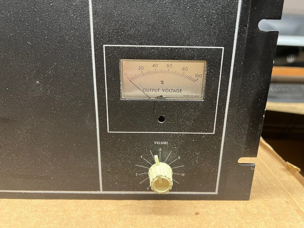 Shure SR105 Series Solid State Power Amplifier