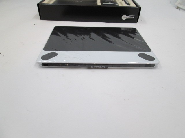 WACOM INTUOS DRAW Creative Pen Tablet CTL-490 Open Box