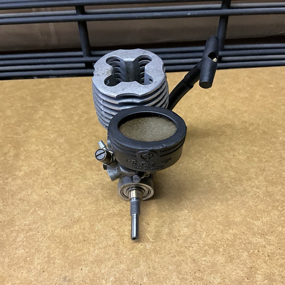 Team Associated .15 Pull Start Engine With Air Filter Assembly