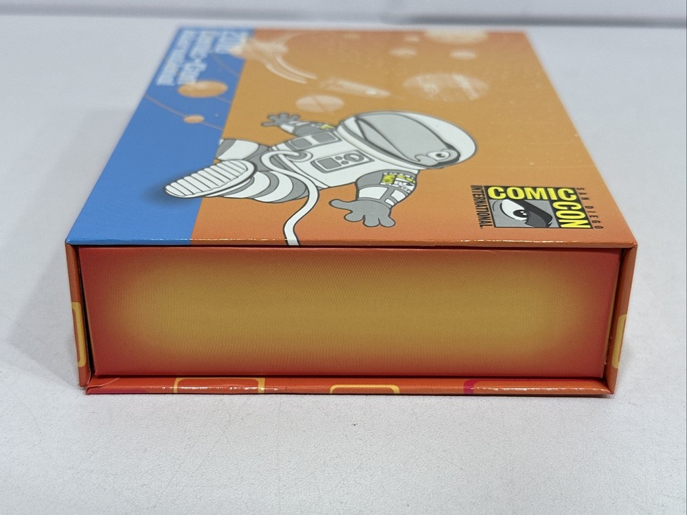 SAN DIEGO COMIC-CON 2018 ENAMEL PIN BOX & BOOK