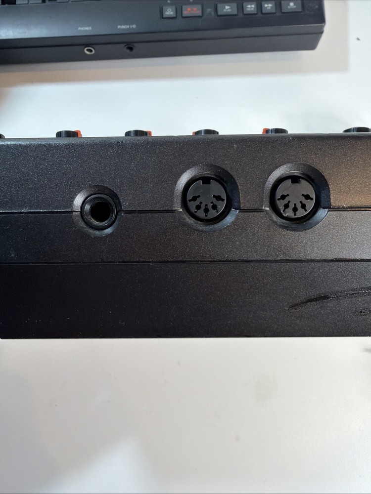 BOSS Dr. Groove DR 202 Drum Machine (LCD SCREEN DOES NOT WORK)