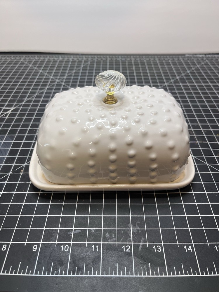 Simple Charm White Ceramic Butter Dish Textured Design Clear decrotive knob Dot
