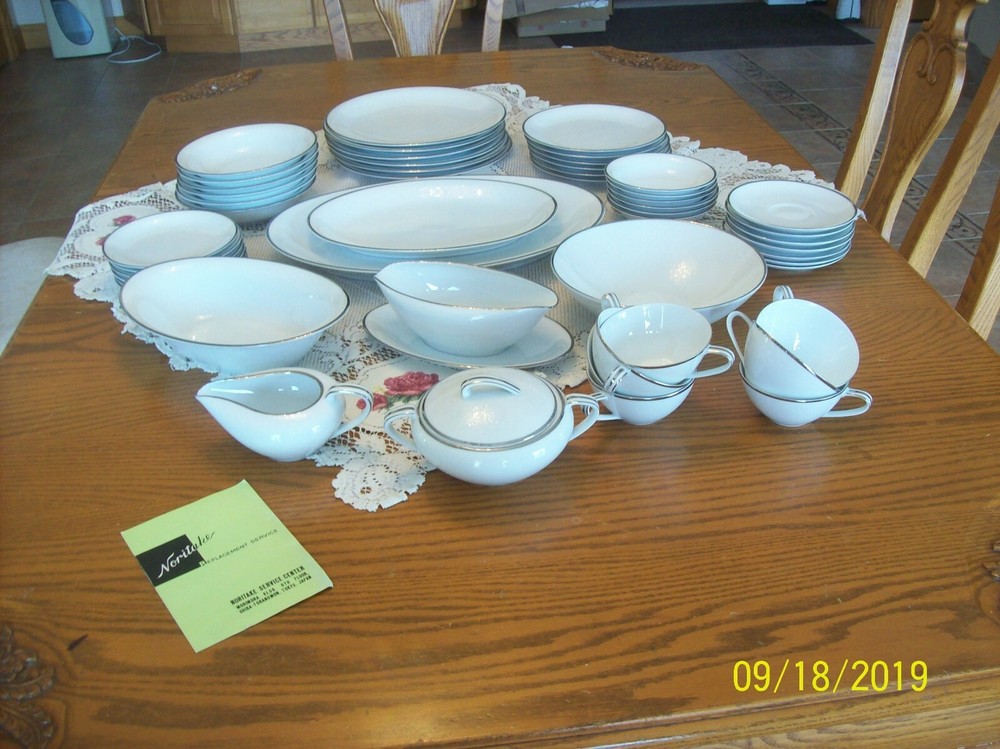 Noritake Fine China Silverdale Pattern 5594 Pompadour Shape 51 Piece Grouping