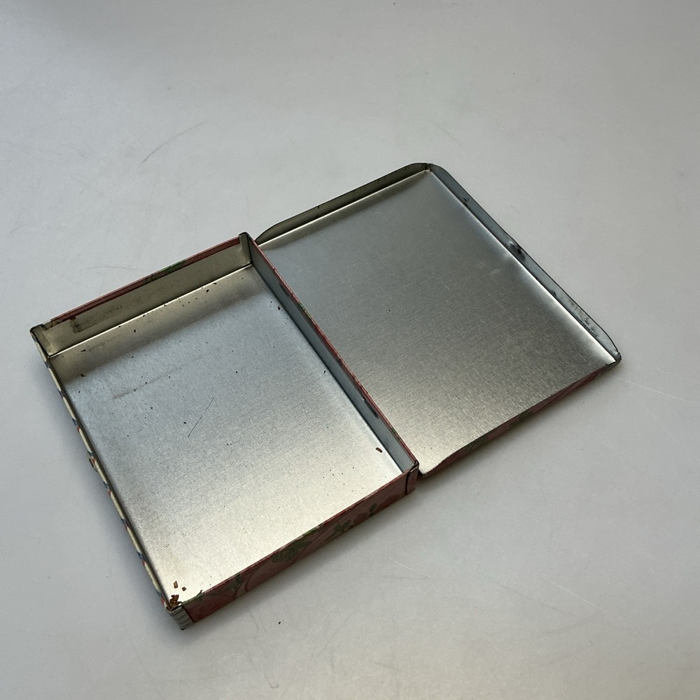 Blue Q Tin Smokes Pocket Box