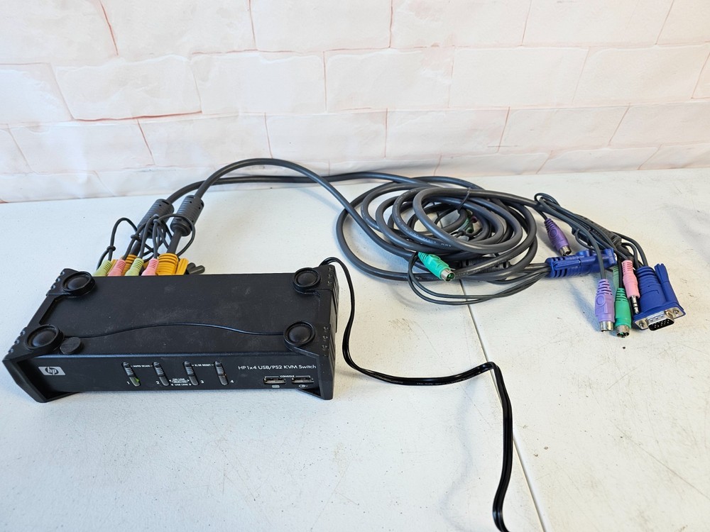 HP HSTNR-K001 1x4 USB/PS2 KVM Switch