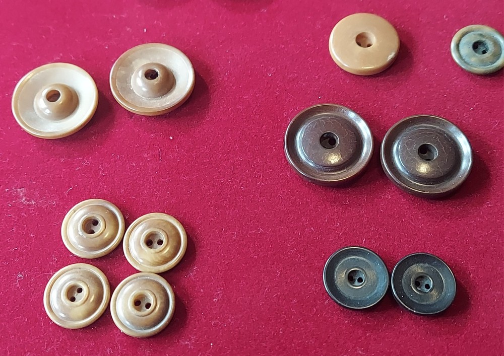 26 Vintage Plastic Whistle-Style Buttons - Several Pairs