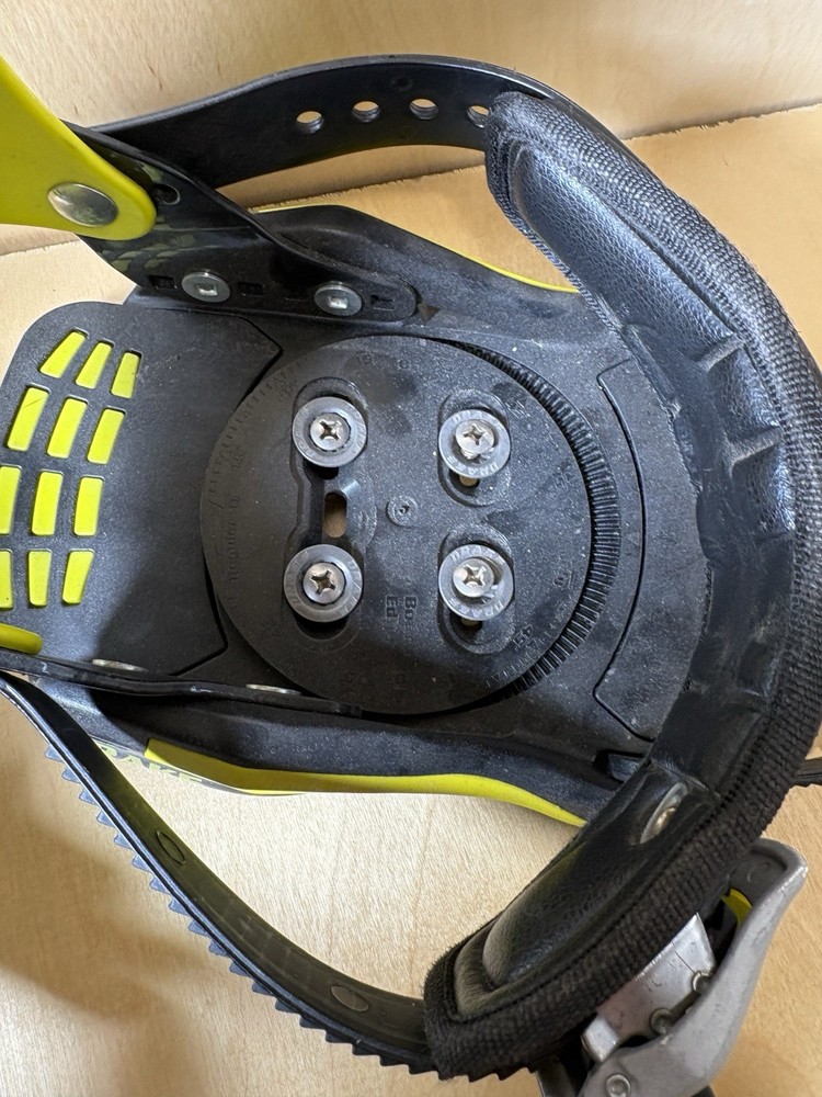 DRAKE Snowboard Bindings Size SM Italy w/Plates, Hardware