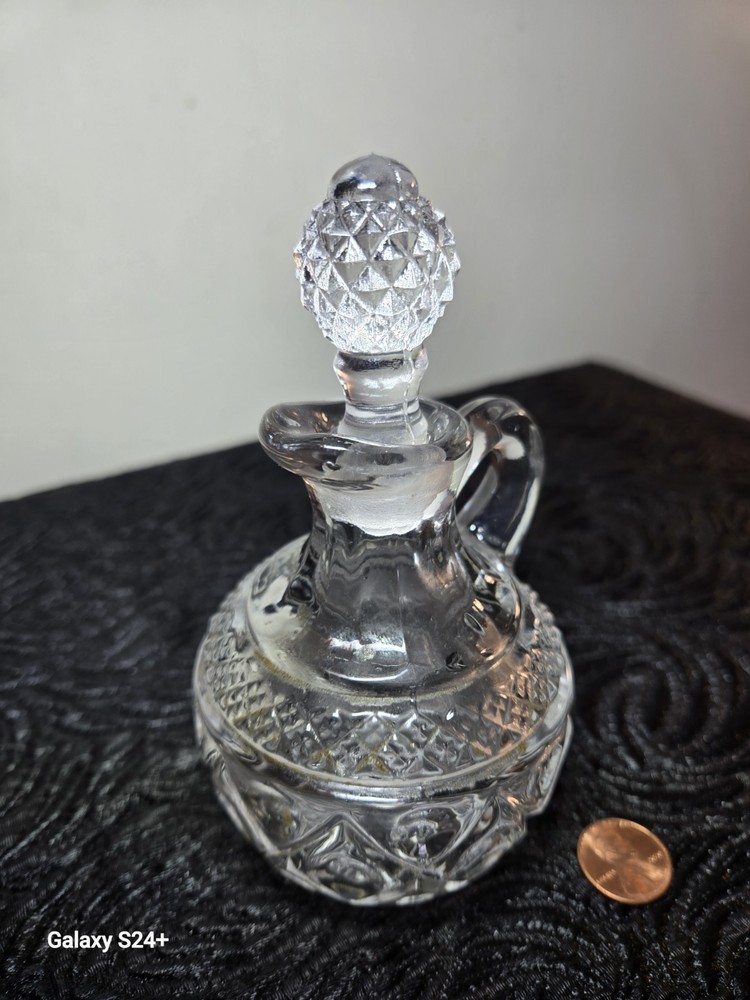 Clear Glass Pressed Diamond Pattern Round Cruet Set Decorative Glossy Finish
