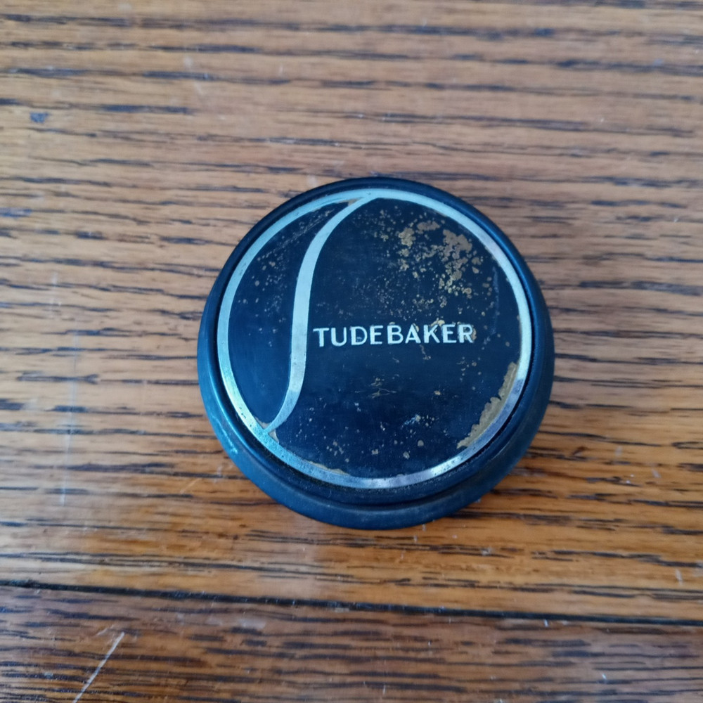 1936  STUDEBAKER  HORN BUTTON  BAKELITE - CLEAN !