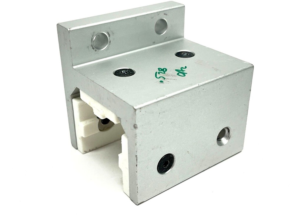 80/20 6830 Single Flange Short High-Cycle Linear Bearing 15 Series MISSING BOLT