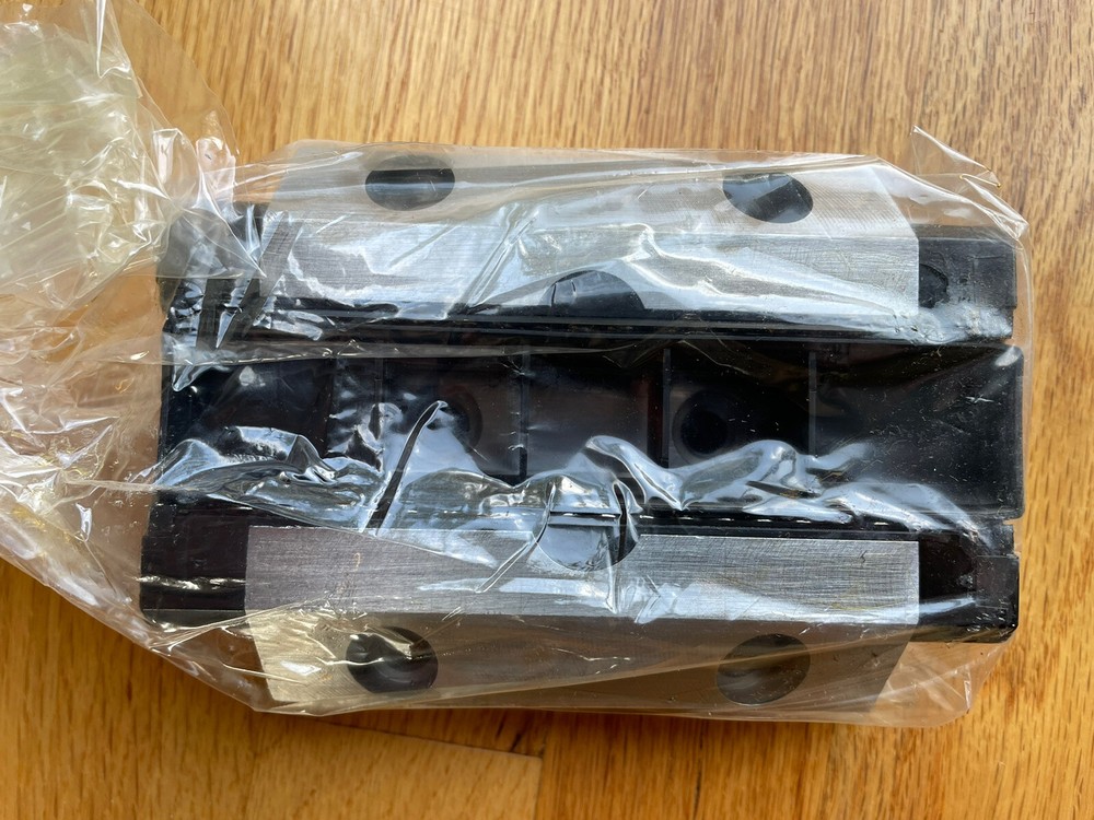 BOSCH REXROTH R165332220 LINEAR BEARING - NEW