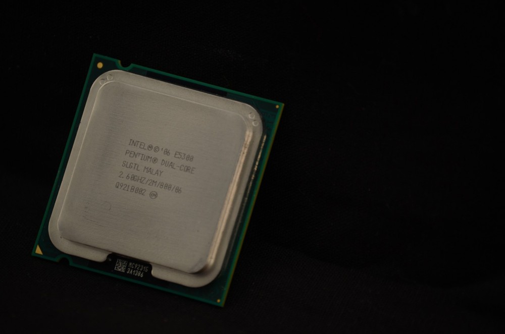Intel Pentium Dual-Core E5300 SLGTL LGA 775 2.6 GHz 800 MHz CPU Processor