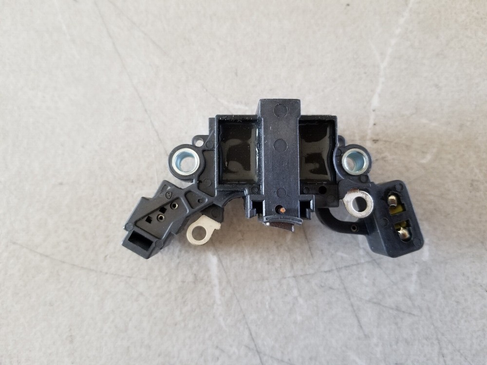 New Alternator Voltage Regulator L140-1315, IH784