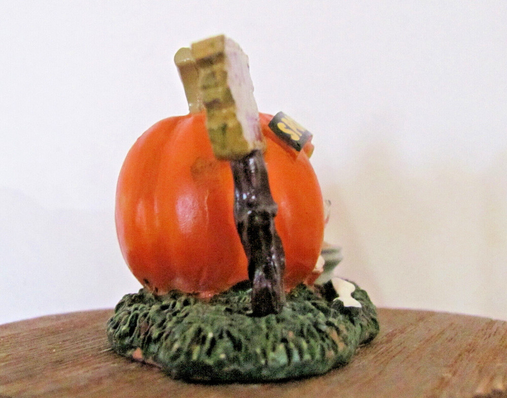 Lemax Spooky Town Accessory - Pumpkin Doghouse #64053