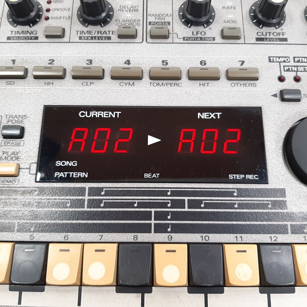 Roland MC-303 Sequencer Groovebox Drum Machine Sound Module
