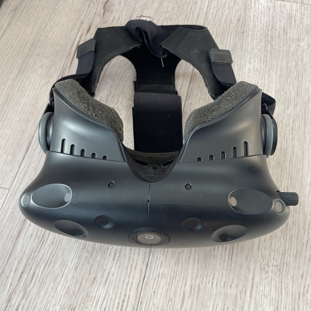 HTC Vive - Virtual Reality (VR) Headset only