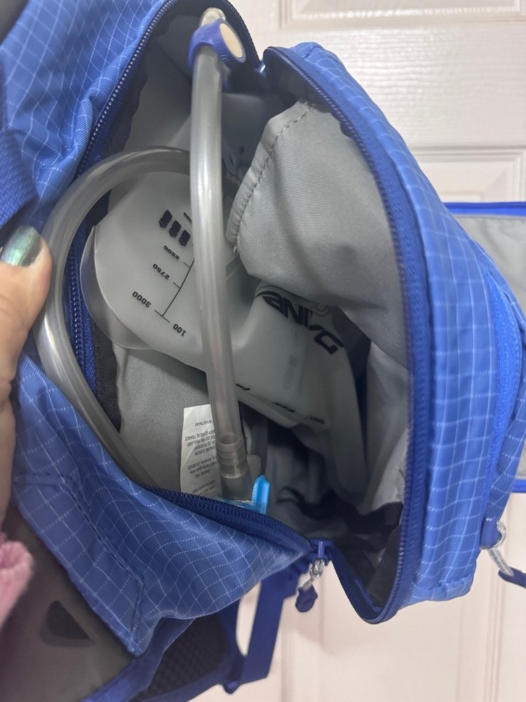Dakine Syncline 8L Hydration Pack NWT