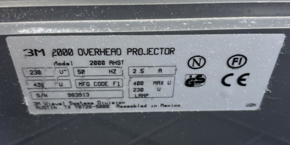 3M 2000 AG Portable Overhead Transparency Projector