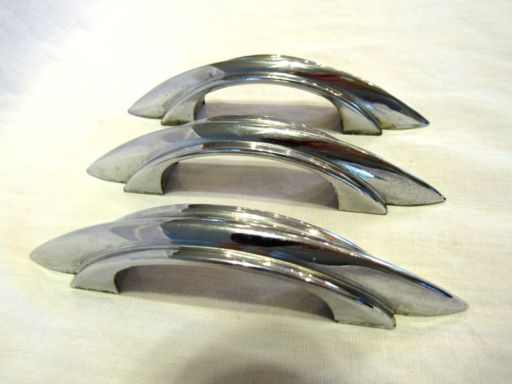 3 Vintage Chrome Drawer Pulls Stepped Sides Pointed Ends Cabinet Handle Amerock