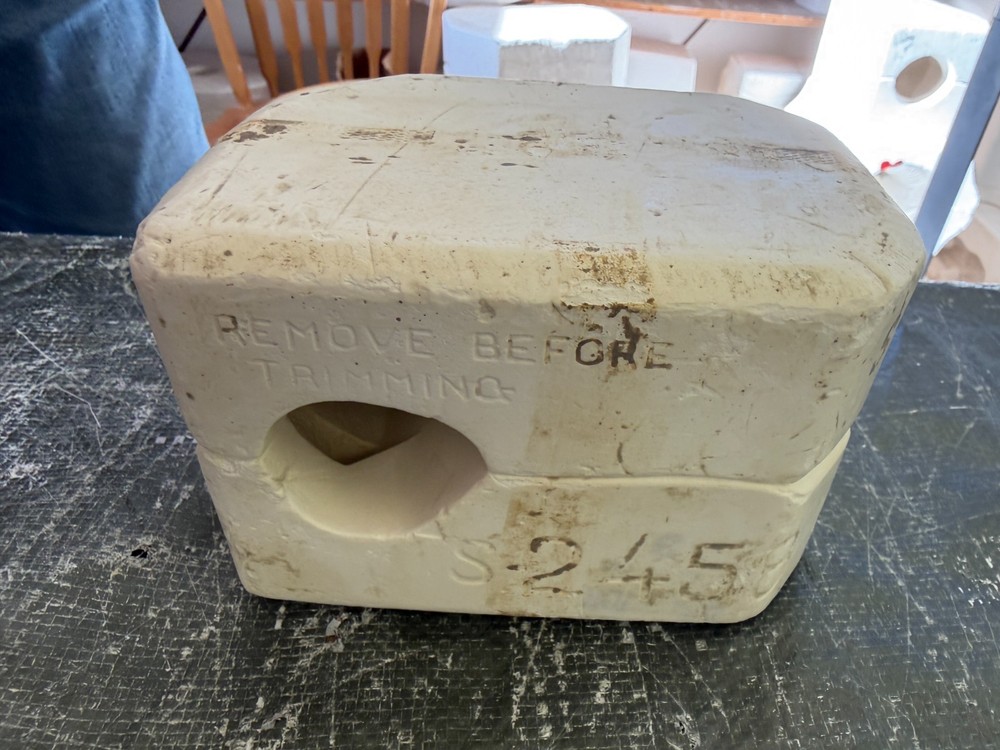 VINTAGE SCIOTO CERAMIC MOLD #S-2458 SMALL PUPPY SHELF SLEEPER